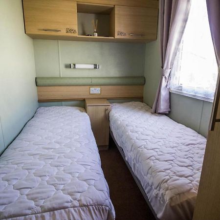 Lovely Caravan With Wifi At Broadland Sands In Suffolk Ref 20035Bs Hotel Hopton on Sea ภายนอก รูปภาพ