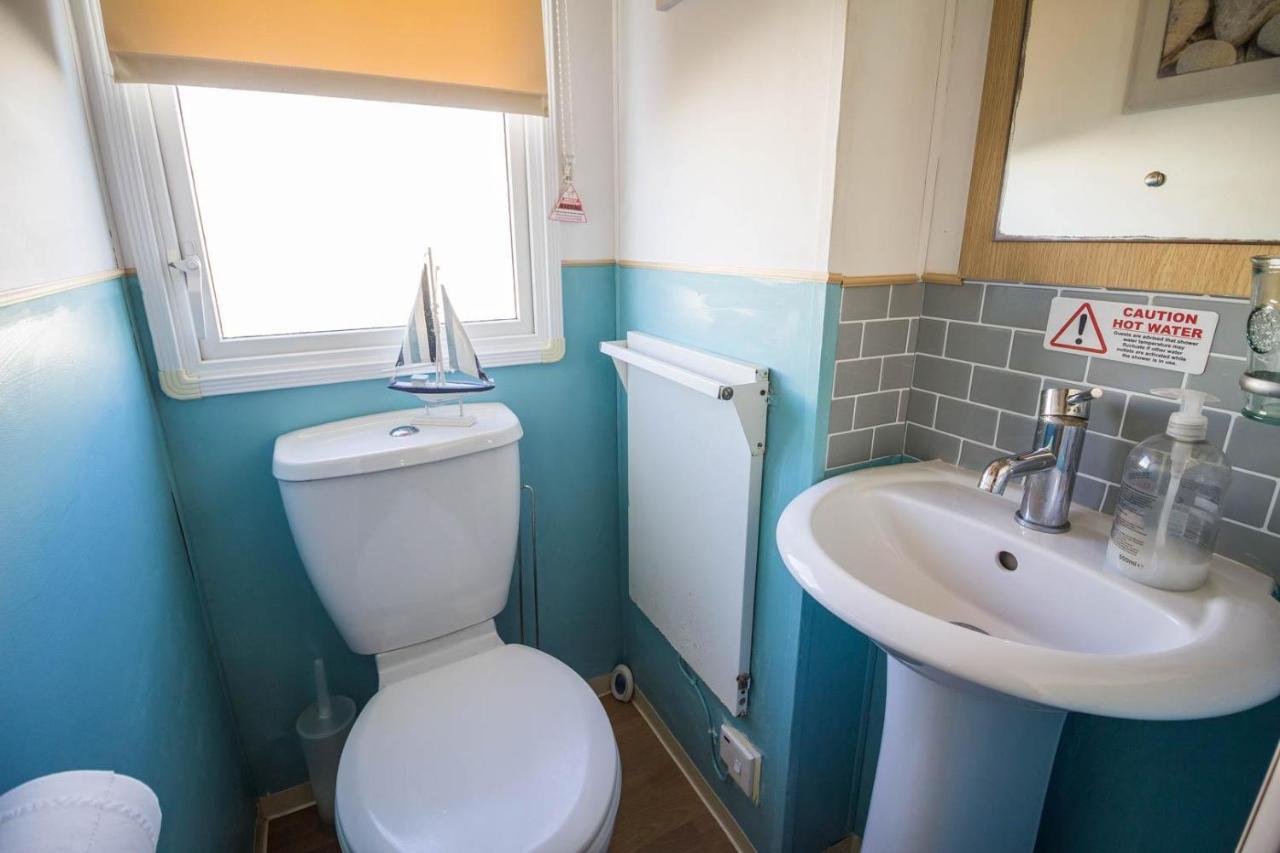 Lovely Caravan With Wifi At Broadland Sands In Suffolk Ref 20035Bs Hotel Hopton on Sea ภายนอก รูปภาพ