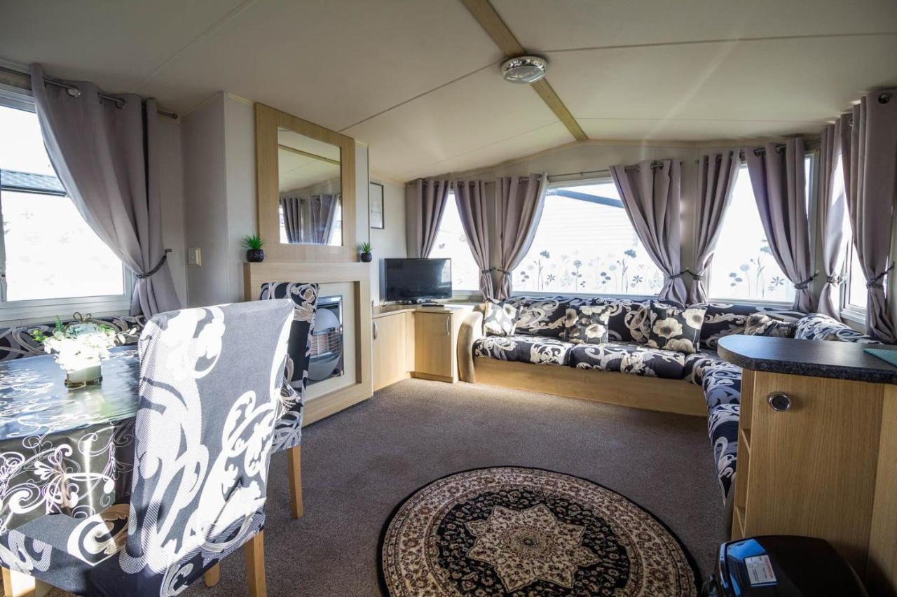 Lovely Caravan With Wifi At Broadland Sands In Suffolk Ref 20035Bs Hotel Hopton on Sea ภายนอก รูปภาพ
