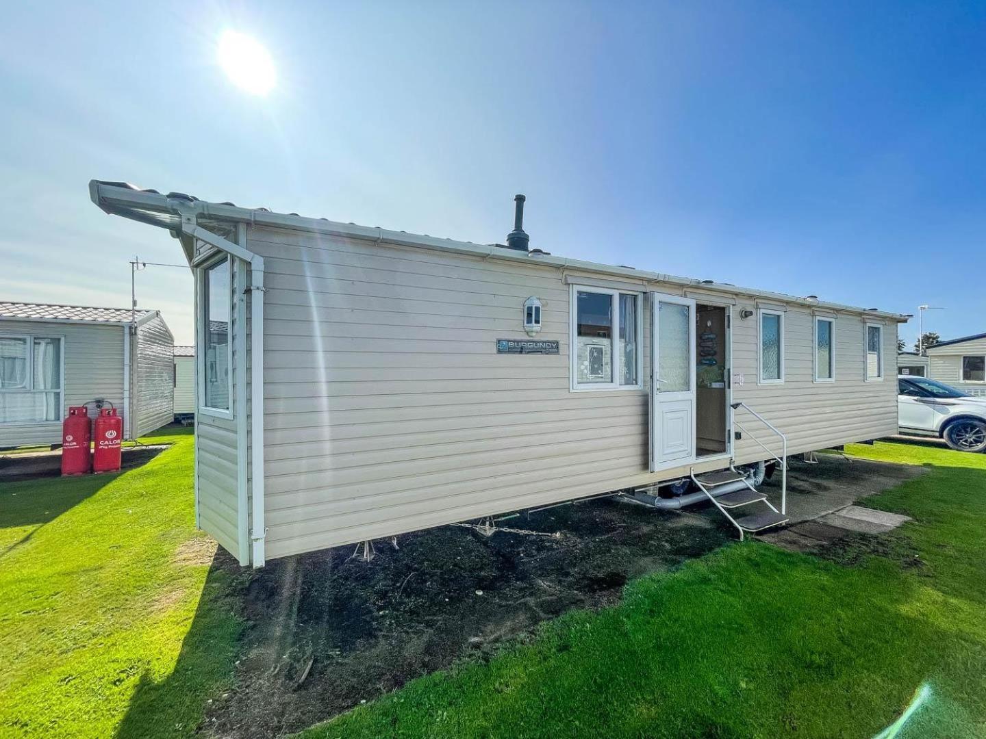 Lovely Caravan With Wifi At Broadland Sands In Suffolk Ref 20035Bs Hotel Hopton on Sea ภายนอก รูปภาพ